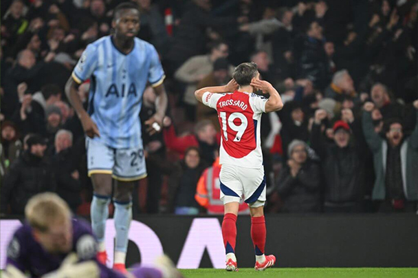 Leandro Trossard an mung sau khi choc thung luoi Tottenham. Anh: Arsenal FC