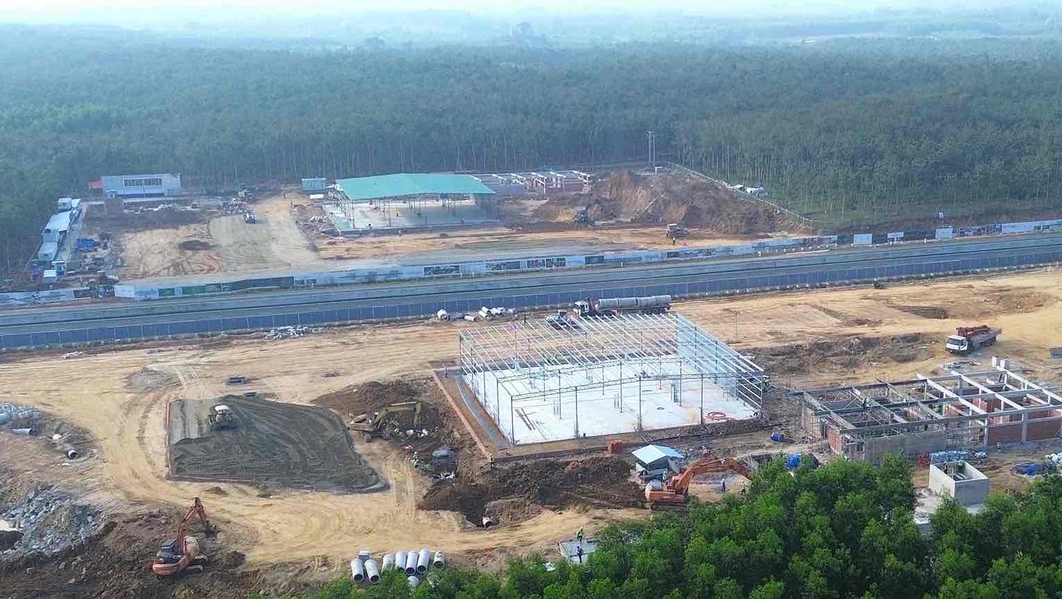 Construction of Phan Thiet - Dau Giay expressway rest stop. Photo: HAC