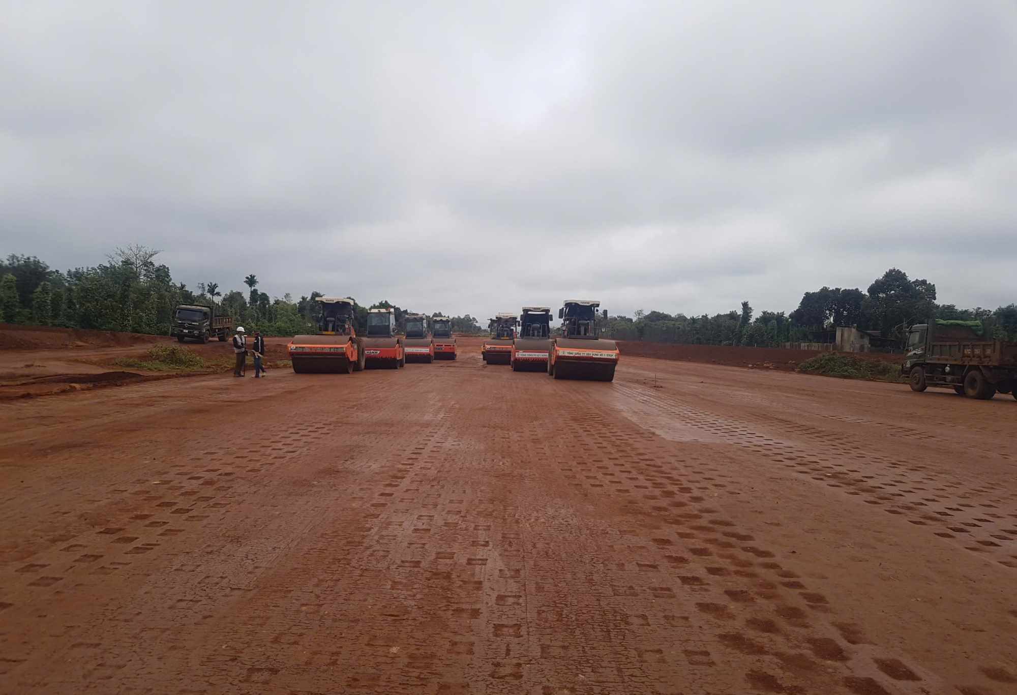 A corner of the expressway component 3 project, part of the Khanh Hoa - Buon Ma Thuot expressway (section through Dak Lak province) under construction. Photo: Bao Trung