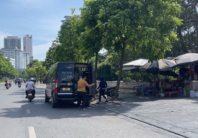 Hanoi will strictly handle illegal buses and stations. Photo: Khanh An