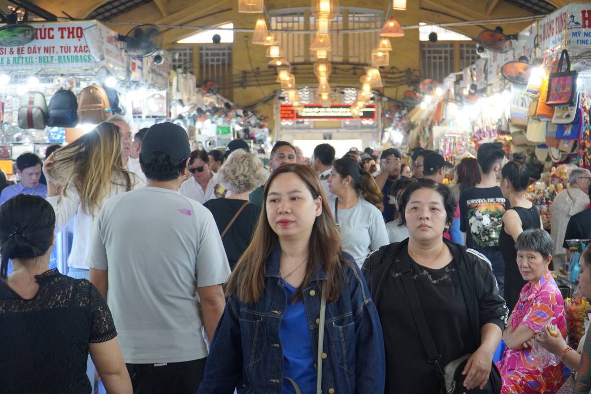 As Lunar New Year 2025 approaches, customers flock to Ben Thanh Market. Photo: Thanh Chan