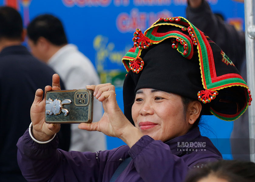 Nhan dip Tet Nguyen dan 2025, LDLD tinh Dien Bien va Cong doan cac cap trong tinh da co nhieu hoat dong thiet thuc nham cham lo loi ich vat chat va tinh than cho tren 10.000 doan vien, nguoi lao dong.