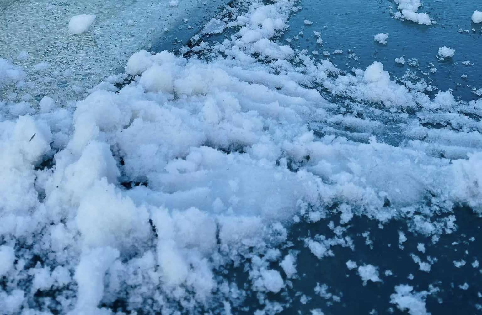 Snow and ice appeared at the top of O Quy Ho pass (Tam Duong district, Lai Chau province). Photo: Provided by local people