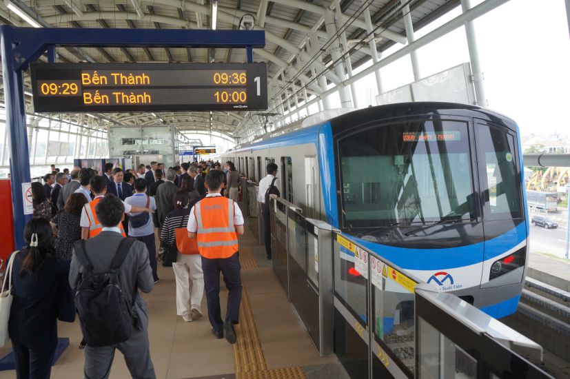 Metro line 1 experienced three interruptions due to signal errors and adverse weather. Photo: Minh Quan