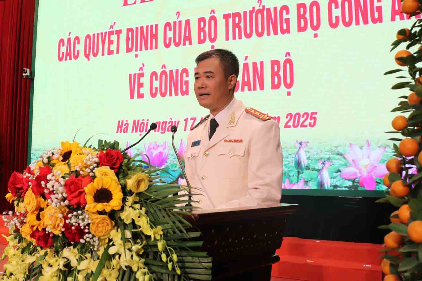 Dai ta Nguyen Ngoc Quyen phat bieu nhan nhiem vu moi. Anh: Cong an TP Ha Noi