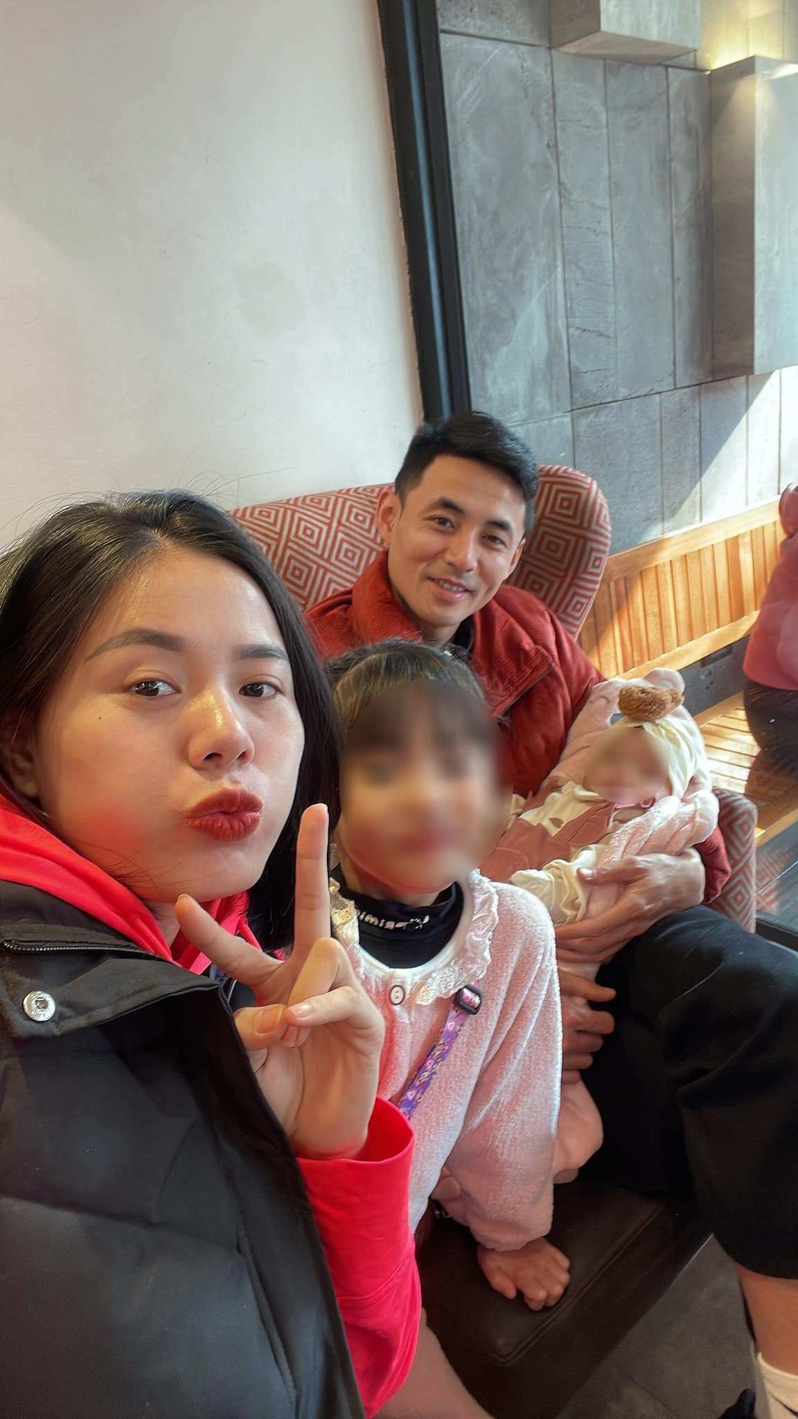 Nguyen Thi Huyen nhan duoc su dong hanh rat lon tu ong xa. Anh: Nhan vat cung cap
