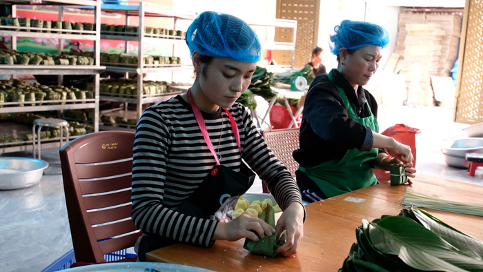 Visit the Chung cake village to see 30 workers wrapping 6,000 pieces a day