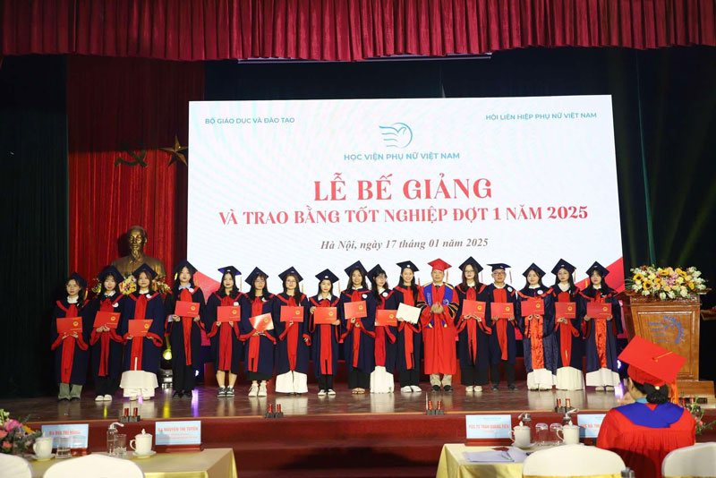 Vietnam Women's Academy held a closing ceremony and graduation ceremony for students. Photo: School