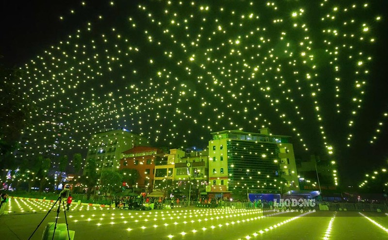 More than 2,000 drones will perform a light show in early 2024 at West Lake, Hanoi. Photo: Hai Nguyen