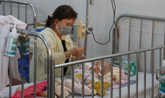 Phòng tránh ngộ độc thực phẩm ở trẻ dịp Tết.