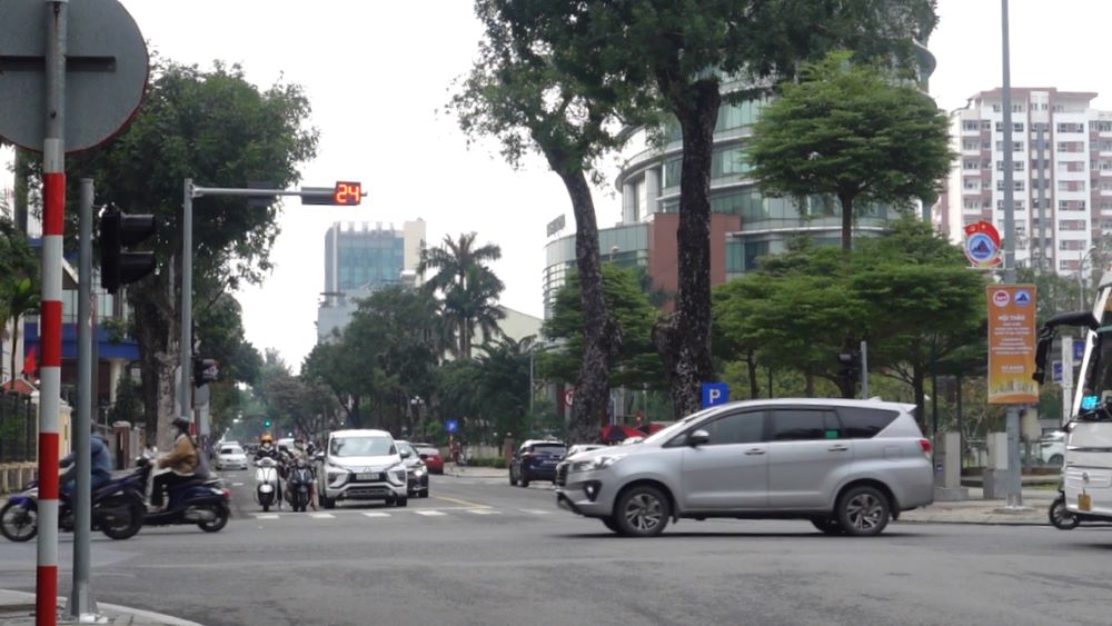 Da Nang residents obey traffic laws before Decree 168. Photo: Tran Thi