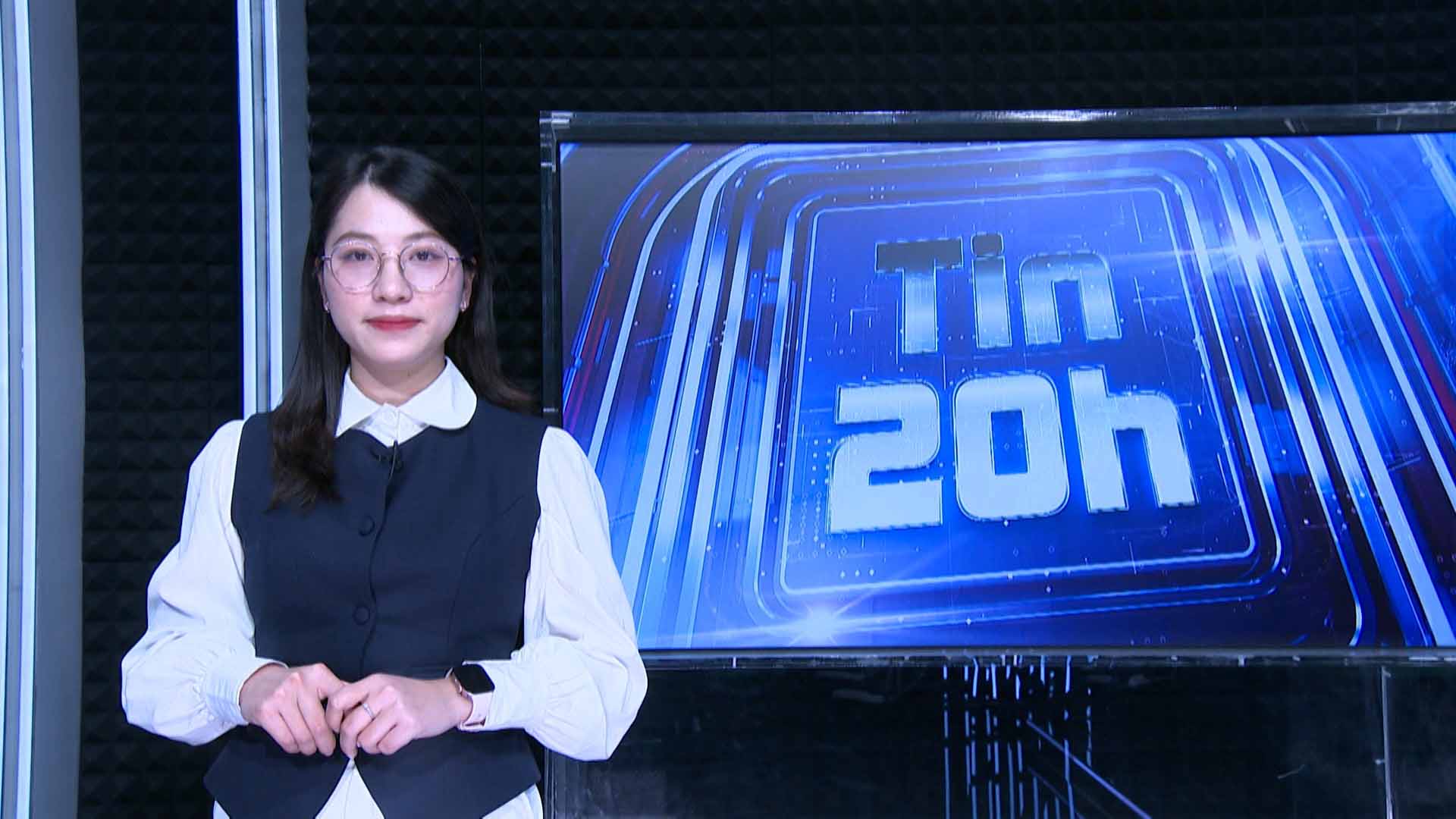 8pm News: Gold prices continue to rise, people still rush to buy