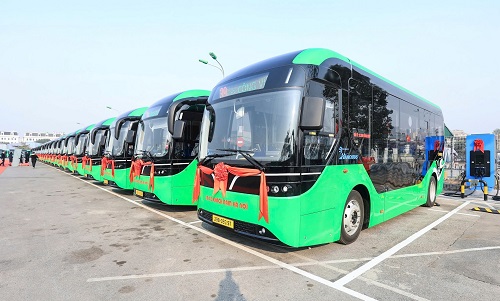 Developing green buses to reduce environmental pollution. Photo: Minh Hanh