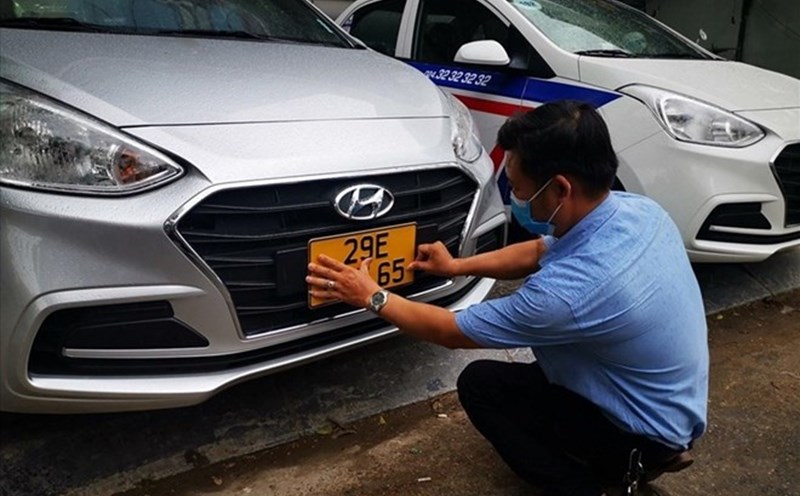 People need to pay attention to regulations on license plates when changing permanent residence. Photo: X.Trung