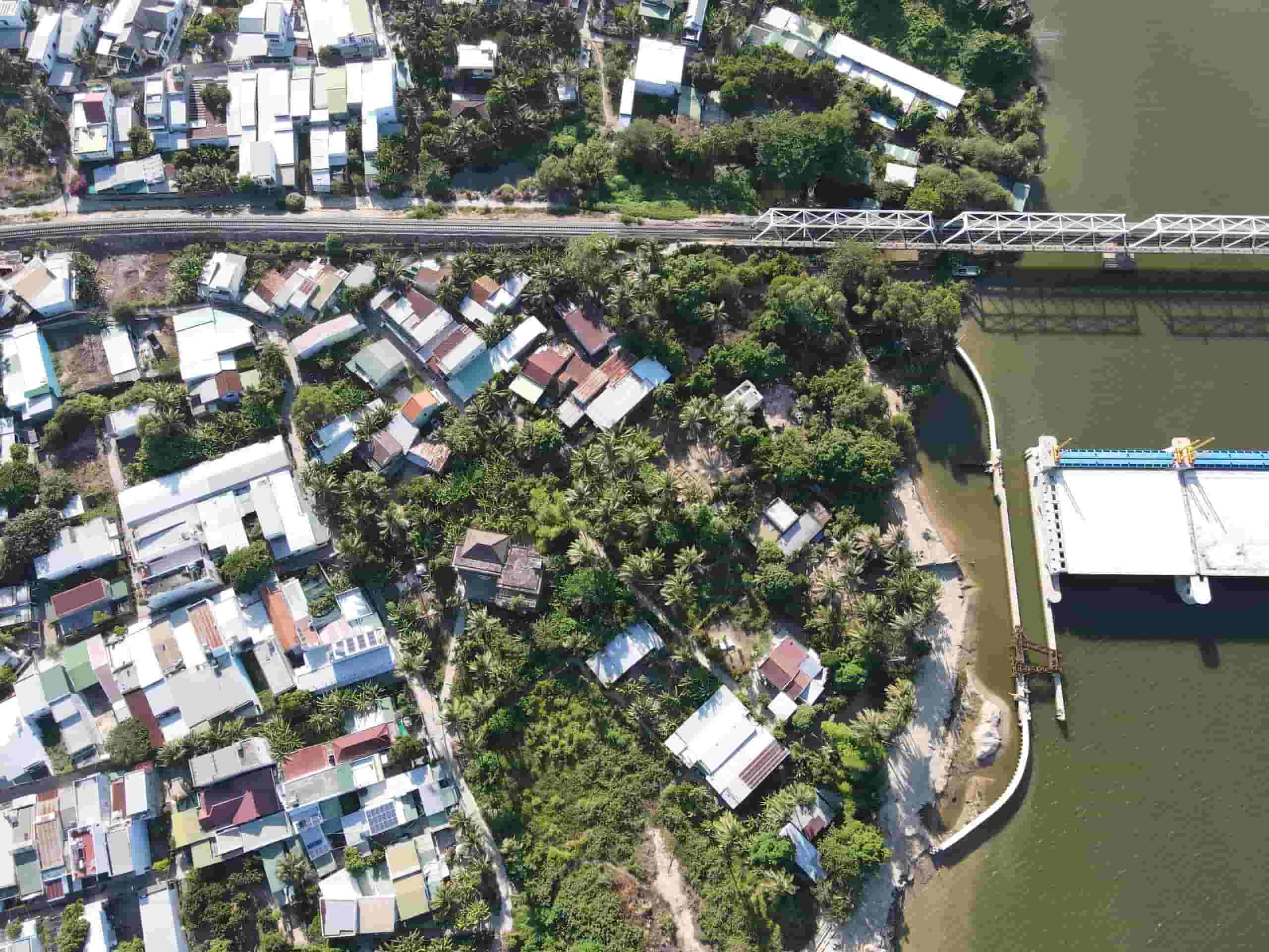 Khanh Hoa province is reviewing and granting construction permits for houses combined with production and business. Photo: Binh Quy