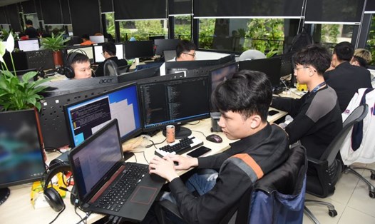 Sản xuất tự động hóa sẽ thay thế lao động thủ công bằng robot và AI, chỉ giữ lại nhân sự có kỹ năng cao. Ảnh: Hải Nguyễn