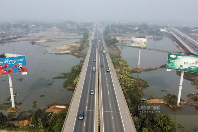 Noi Bai - Lao Cai Expressway section through Phu Tho town, Phu Tho province. Photo: To Cong.