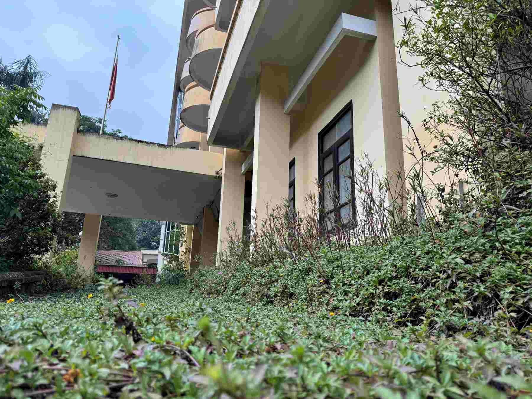 The headquarters of the State Bank of Vietnam, Hoa Binh branch, is expected to be handed over to Hoa Binh Newspaper and the provincial Literature and Arts Association for use. Photo: Khanh Linh
