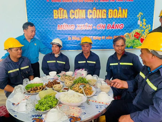 Ấm áp bữa cơm Công đoàn dịp cận Tết ở Gia Lai