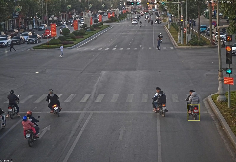 Motorcyclist who ran a red light in Bac Giang was fined. Photo: Bac Giang Police