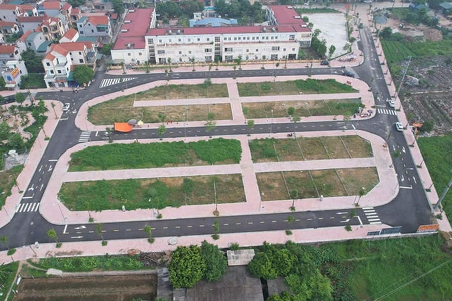 "Professional investors shift to investing in provincial land"