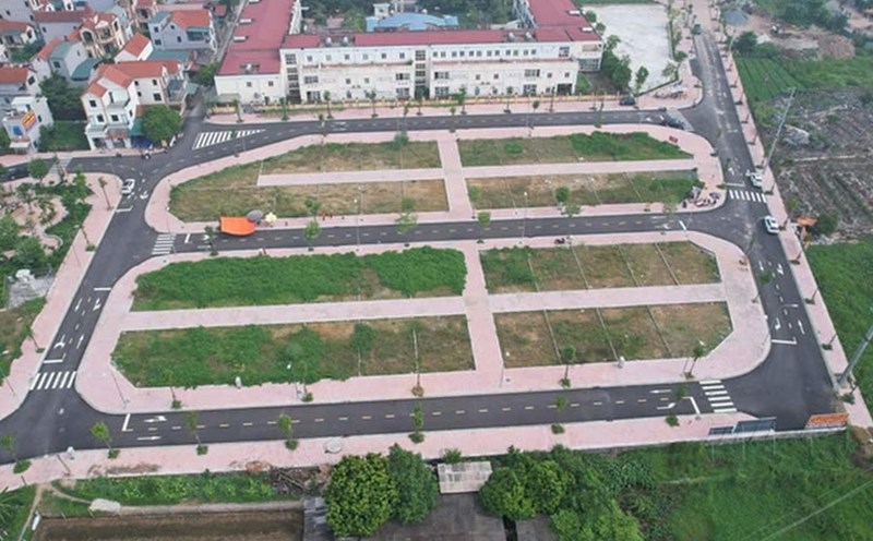 "Professional investors shift to investing in provincial land"