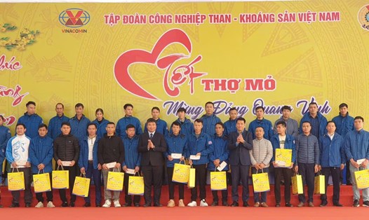 “Tết thợ Mỏ - Mừng Đảng Quang vinh” 2025 được đồng loạt tổ chức sáng 18.1.2025 tại 3 vùng than ở Quảng Ninh, gồm: Uông Bí, Hạ Long và Cẩm Phả. Ảnh: Nguyễn Hùng