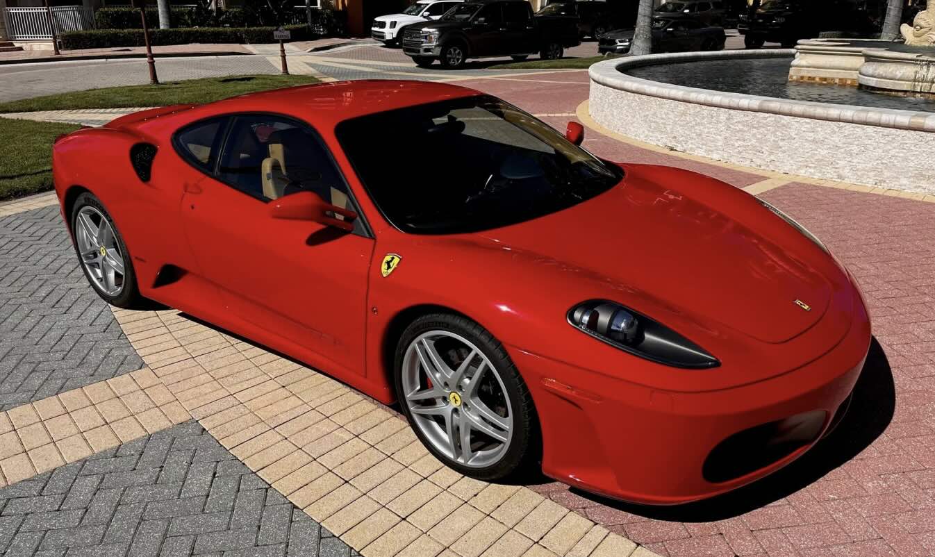 Sieu xe Ferrari F430 doi 2007 mau do tung thuoc ve Tong thong dac cu Donald Trump. Anh: Rockstar Car Auctions