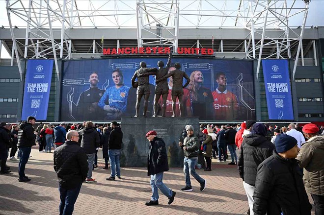 Tham do cho thay nguoi dan dia phuong khong co lan song phan doi viec xay moi Old Trafford du san cu la bieu tuong cua van hoa. Anh: AFP