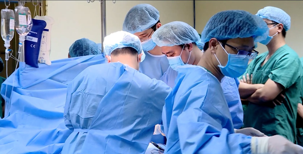 Organ retrieval surgery at Vietnam - Sweden Uong Bi Hospital in April 2024. This hospital is assessed to have sufficient conditions to organize kidney retrieval and transplantation. Photo: Vietnam - Sweden Uong Bi Hospital.