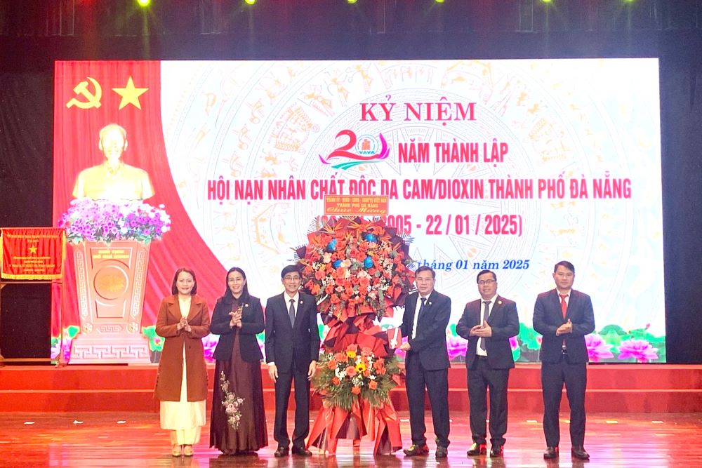 The Association of Victims of Agent Orange/Dioxin in Da Nang City held a ceremony to celebrate the 20th anniversary of its founding. Photo: Kim Khanh