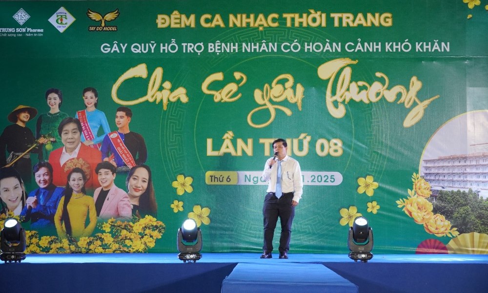 BSCKII. Pham Thanh Phong– Pho Giam doc Da khoa Trung uong Can Tho phat bieu khai mac dem dien van nghe. Anh: BVCC.