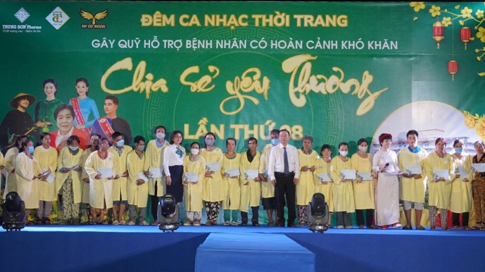 Chuong trinh da ho tro 50 benh nhan co hoan canh kho khan dieu tri tai benh vien. Anh: BVCC. 