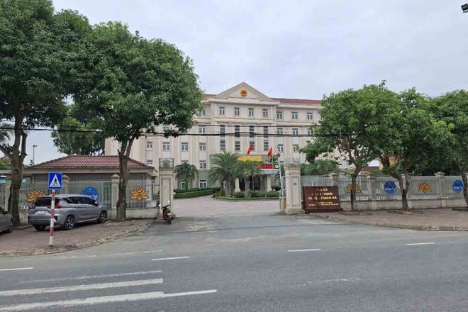 Headquarters of the People's Committee of Thach Ha district, where many officials applied for early retirement. Photo: Tran Tuan