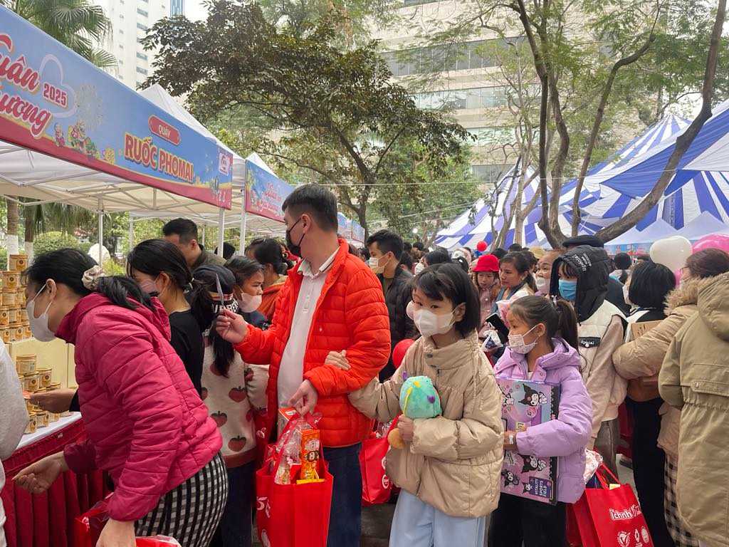 Children participate in the rural market at the Spring of Love Program. Photo: Ha Le