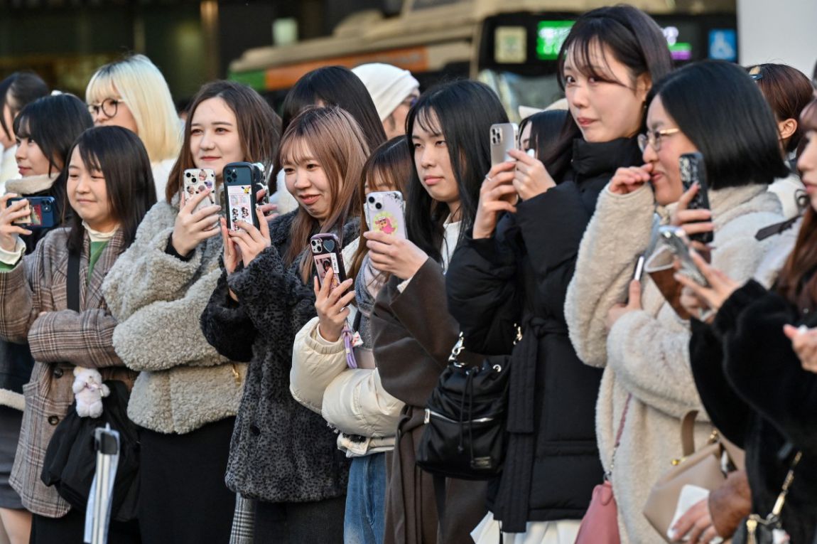 Every action a user takes on their mobile phone could become data for big companies to train AI. Photo: AFP