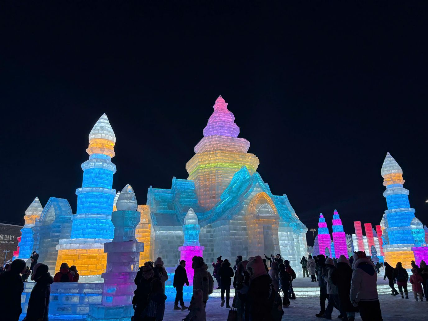 The magical world of ice and snow at night in Harbin. Photo: Ninh Linh