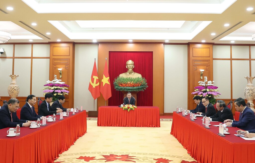 General Secretary To Lam had a phone call with General Secretary and President of China Xi Jinping on the afternoon of January 15 at the Party Central Committee Headquarters. Photo: VNA