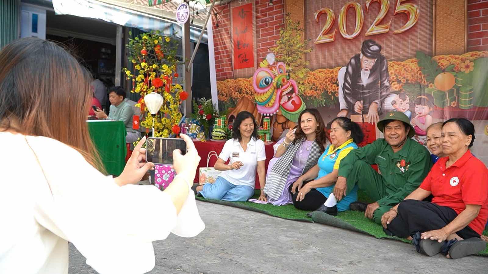 The whole alley cooks banh tet, banh chung, and asks for calligraphy to celebrate Tet in Ho Chi Minh City