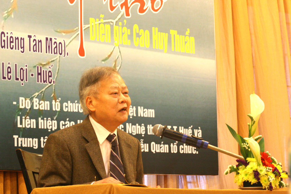 Late Professor Cao Huy Thuan - author of the story "Good deeds reap good results" - at a cultural event in Hue in 2007. Photo: Tuong Minh