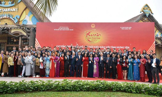 Đoàn kiều bào tiêu biểu tham gia chương trình kết nối địa phương tại tỉnh Hưng Yên trong khuôn khổ Xuân Quê hương 2025. Ảnh: Ủy ban Nhà nước về người Việt Nam ở nước ngoài