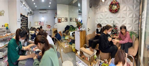 A nail salon is crowded with customers coming to get their beauty done near Tet.