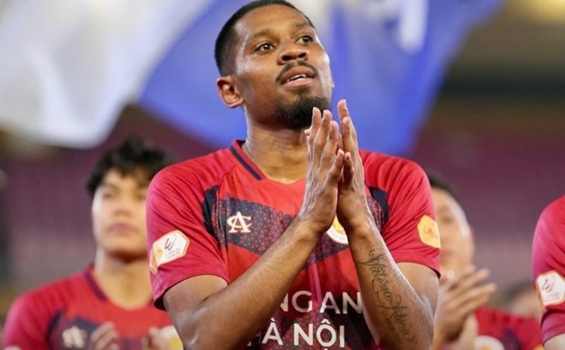 Defender Jason Quang Vinh of Hanoi Police Club is undergoing naturalization procedures. Photo: CAHN FC