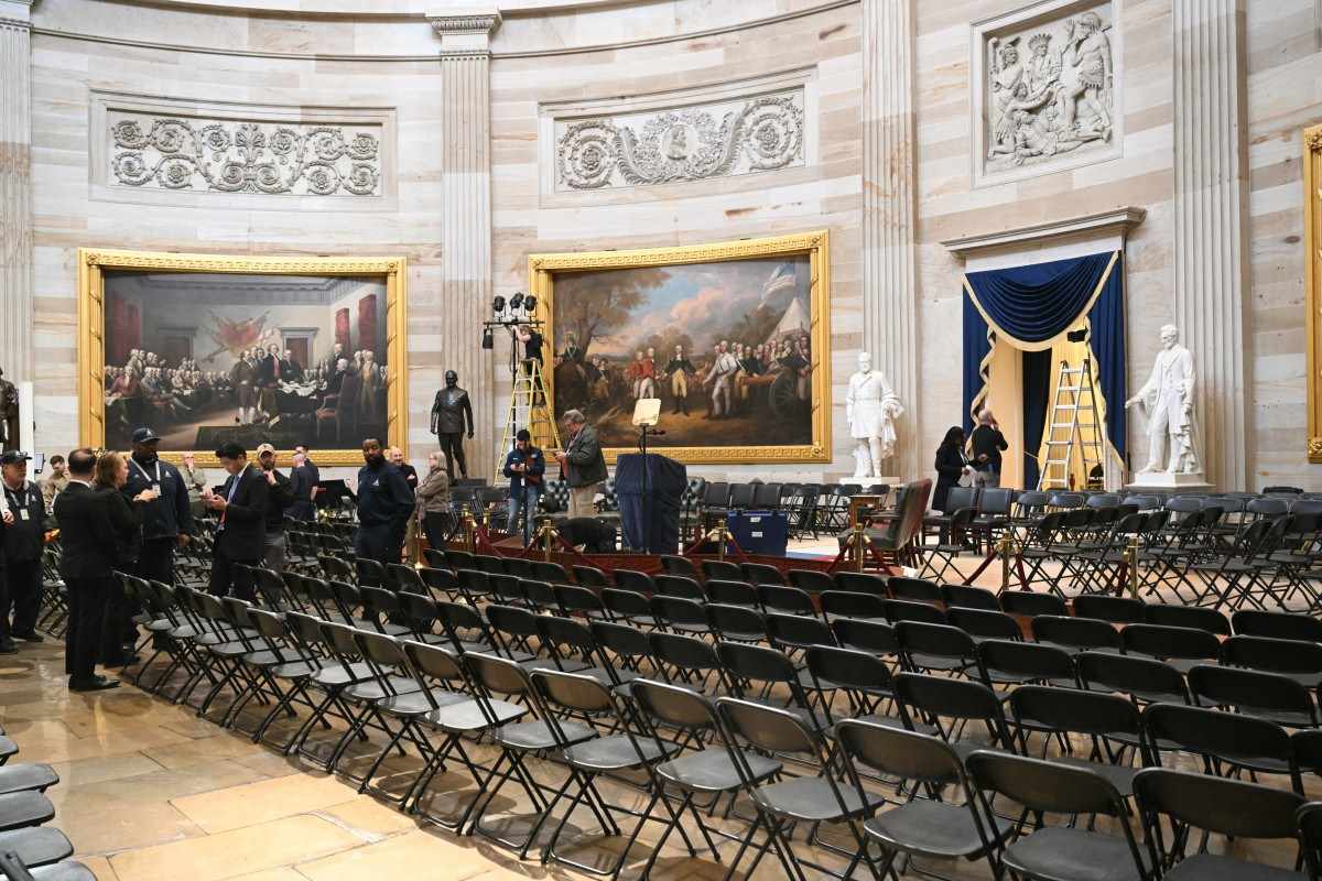 Chuan bi le nham chuc cua Tong thong Donald Trump trong phong Rotunda Dien Capitol. Anh: AFP