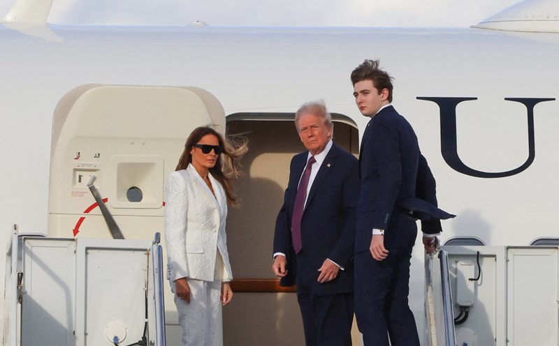 Mr. Donald Trump, his wife and son Barron headed to Washington D.C. to prepare for his inauguration. Photo: AFP