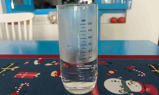 Uống nước ấm không phải là phương pháp giải độc gan duy nhất và hiệu quả nhất. Ảnh: Kiều Vũ