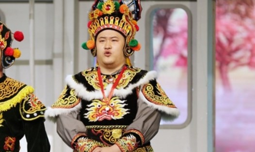 Mạnh Dũng nhiều lần đóng vai Thiên Lôi ở Táo Quân. Ảnh: NSX