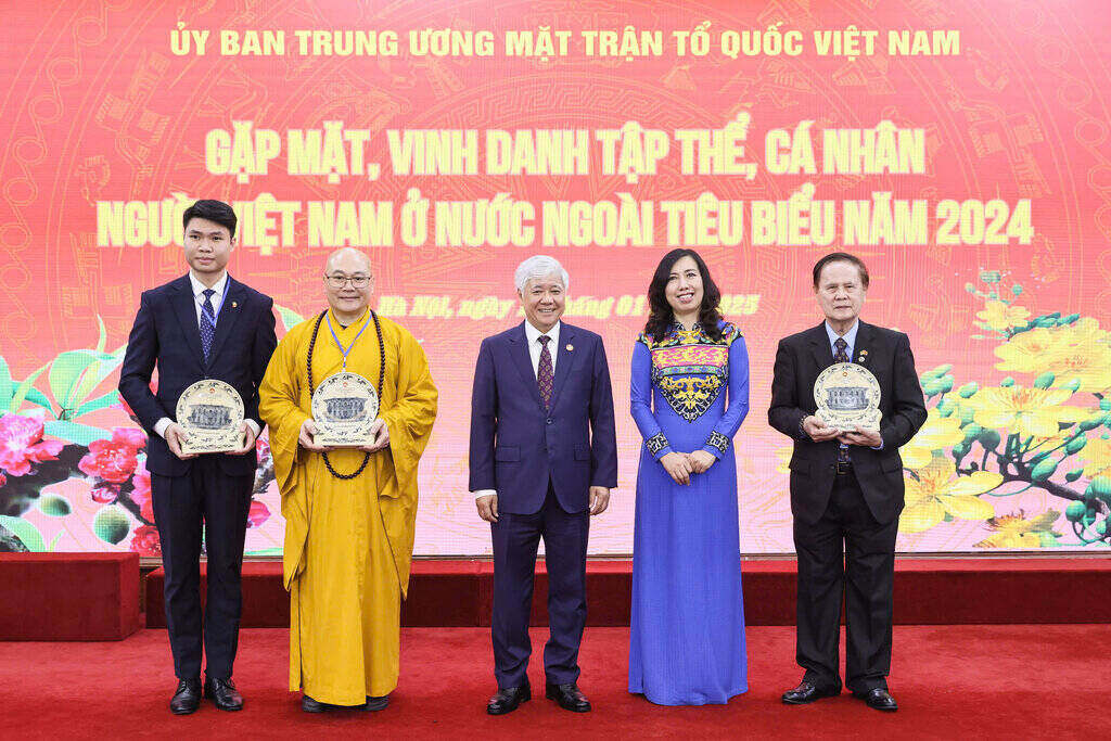 The meeting and honoring of outstanding Vietnamese groups and individuals abroad in 2024 took place within the framework of the Homeland Spring 2025 program. Photo: Hai Nguyen