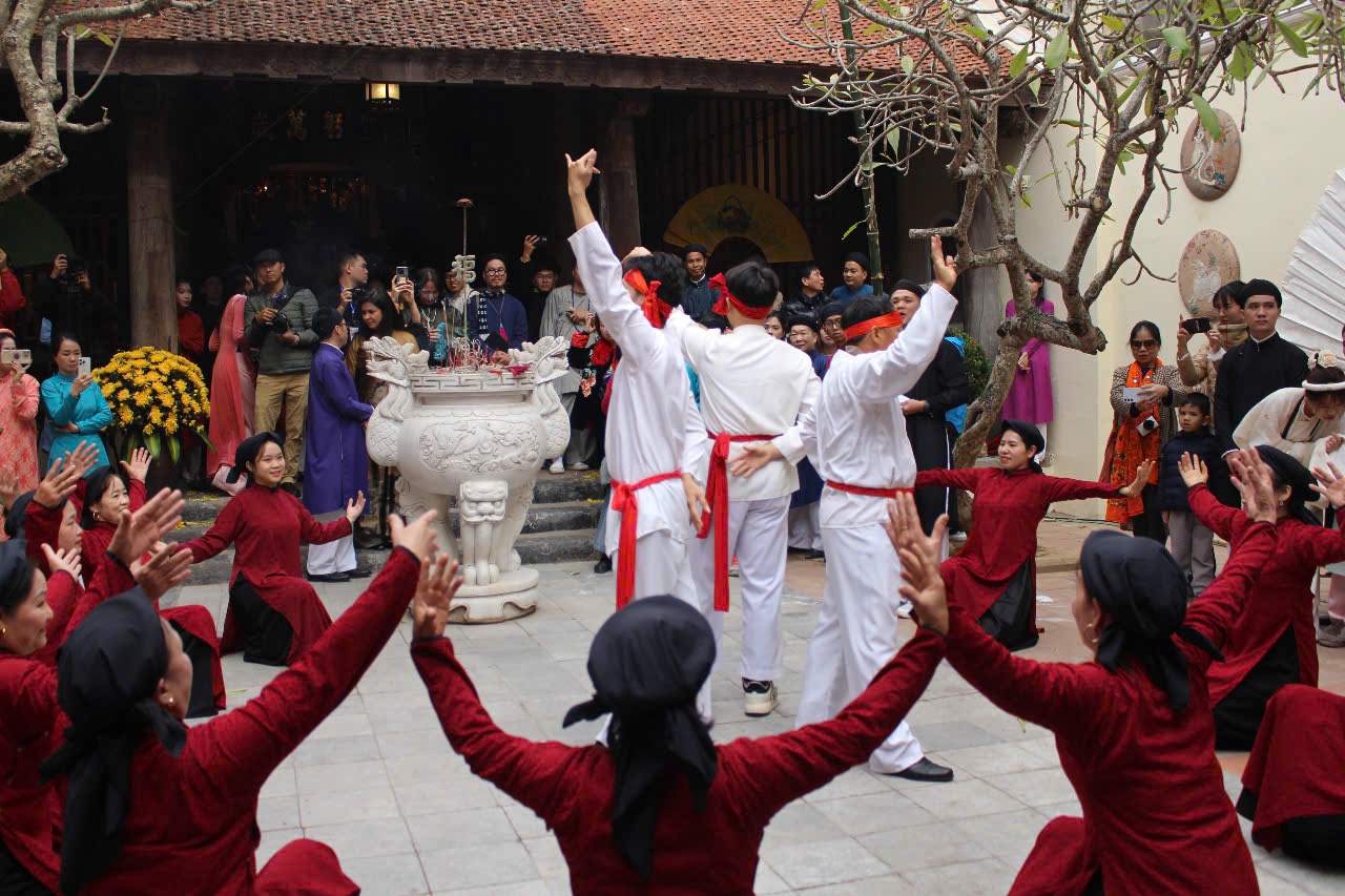 Day la chuong trinh thuong nien, tai hien nhung net dep van hoa, nghe thuat Tet co truyen cua dan toc, tu do bao ton, phat huy nhung gia tri van hoa truyen thong. Dong thoi, thuc day phat trien du lich, quang ba hinh anh Khu Pho co Ha Noi noi rieng va Thu do Ha Noi noi chung toi dong dao nhan dan va du khach. 