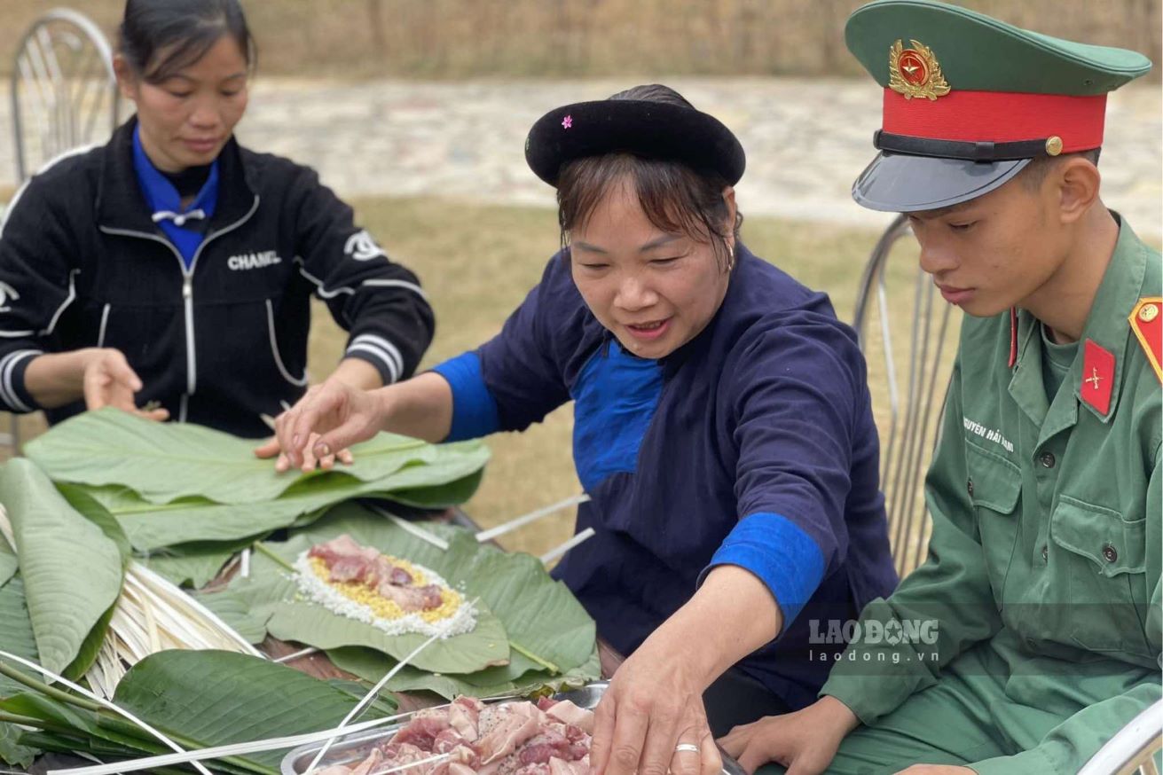 Khong khi goi banh chung ron rang, am cung da tao nen mot buc tranh da sac mau ve van hoa cac dan toc Viet Nam. Day la hoat dong thuong nien duoc to chuc nham phat huy truyen thong tuong than tuong ai cua dan toc, dong thoi gioi thieu net dep van hoa Tet co truyen cua dong bao cac dan toc thieu so dang sinh song tai Lang den voi du khach trong va ngoai nuoc.